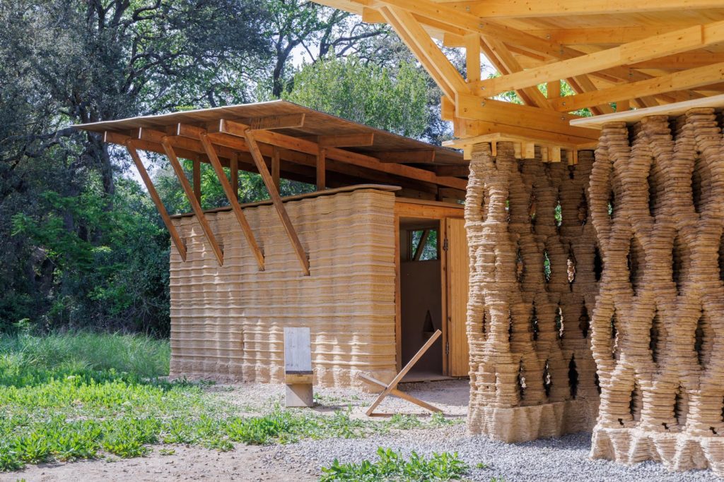 WASP技术使得新型环保3D打印建筑的生产成为可能… 1 IAAC 3D 打印地球森林园区的 3D 打印结构。 照片:黄蜂队