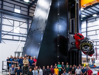 Rocket Lab 的 90 吨自动纤维铺放 (AFP) 机。照片来自火箭实验室。