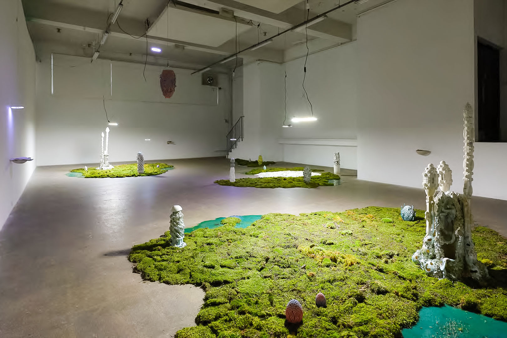 昆虫之家的3D打印陶瓷雕塑 39 在一个漫长的夜晚展览拉斐尔·艾明·巴黎(Rafael Emin Paris)2024年