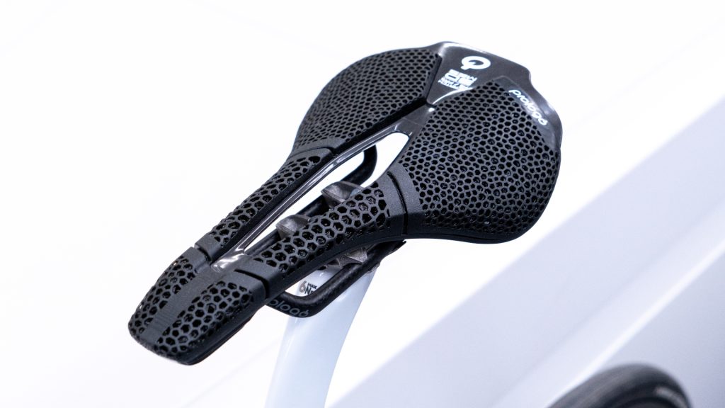 使用新的Prlogo刮擦M5 PAS 3DMS鞍座增加了舒适感 3 Scratch M5 PAS 3DMS鞍座。通过Prlogo的照片。