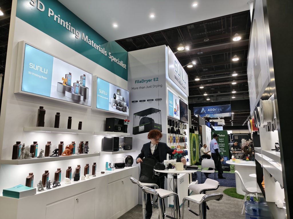 Sunlu在Rapid + TCT 20 ...上揭示了新线程和Filadira。 4 Sunlu站在Rapid + TCT 2025上。通过Sunlu摄影。