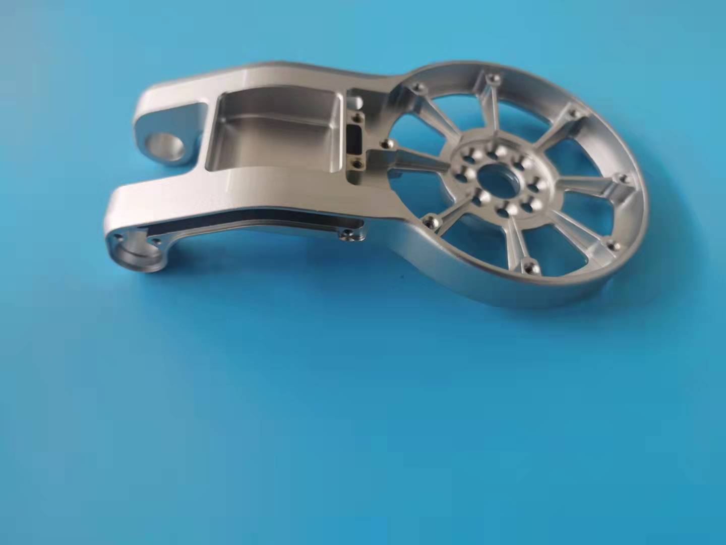 5a630b70976a6adc71ad7c6987f4b441 珠海三轴数控机床加工点，精度如何？