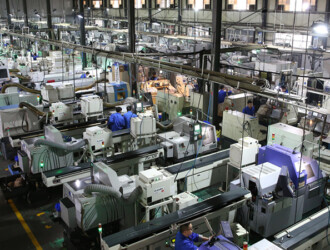 b7d03a4817988cca18bf4533a290f348 数控加工VS传统工艺：20年老师傅揭秘5大核心差异，选错亏百